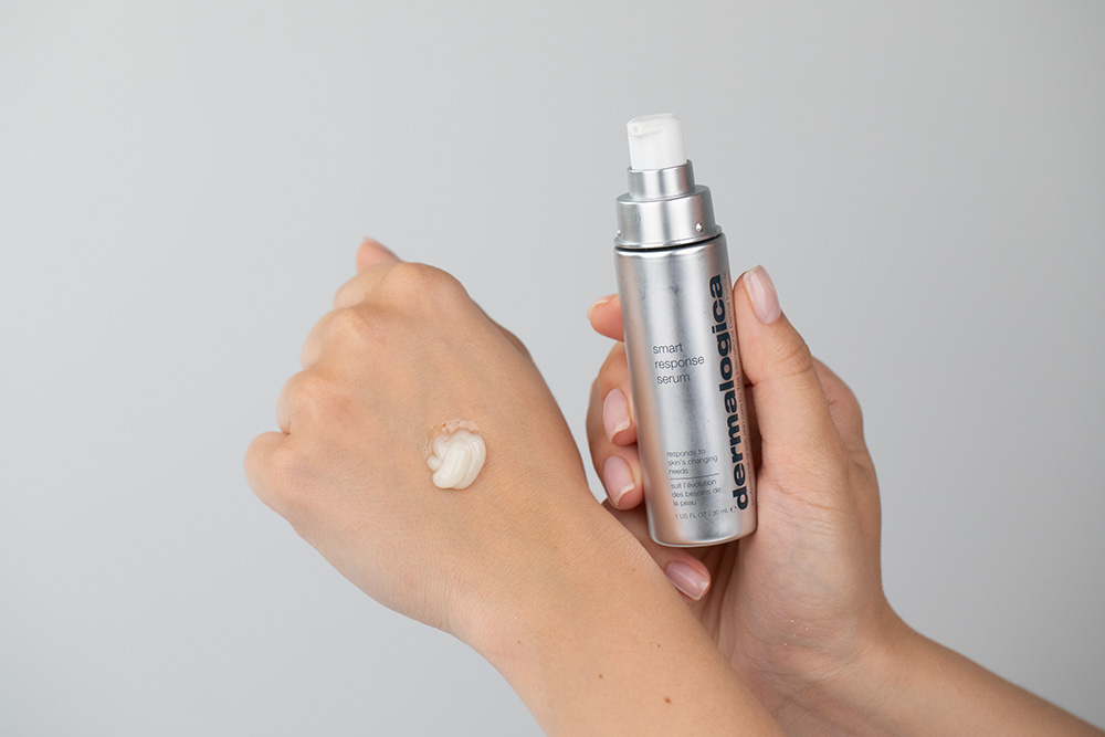 Dermalogica Smart Response Serum ZESTAW Wielofunkcyjne serum do twarzy 30 ml + Ochronny krem regenerujący z filtrem 12 ml + Gua Sha 1 szt