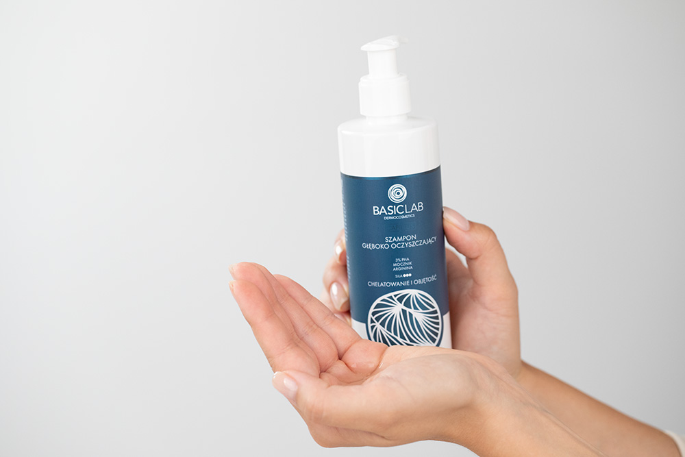 BasicLab Szampon Głęboko Oczyszczający Chelatowanie i objętość 300 ml