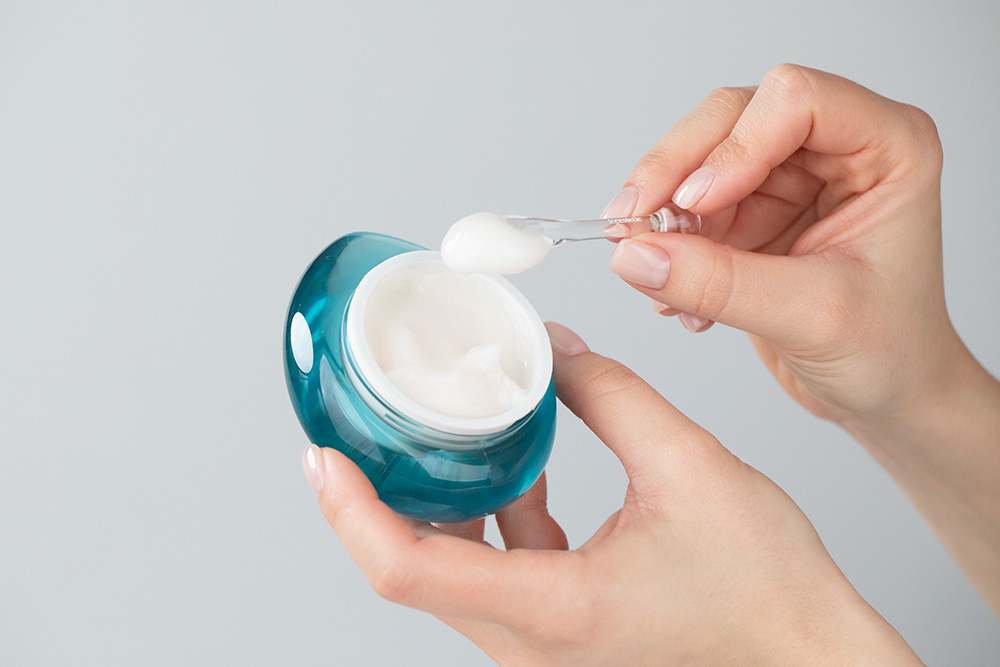 Thalgo Hyalu - Procollagene ZESTAW Żel-krem 50 ml + Płatki na okolice oczu 2 saszetki + Rolka do masażu okolic oczu 1 szt