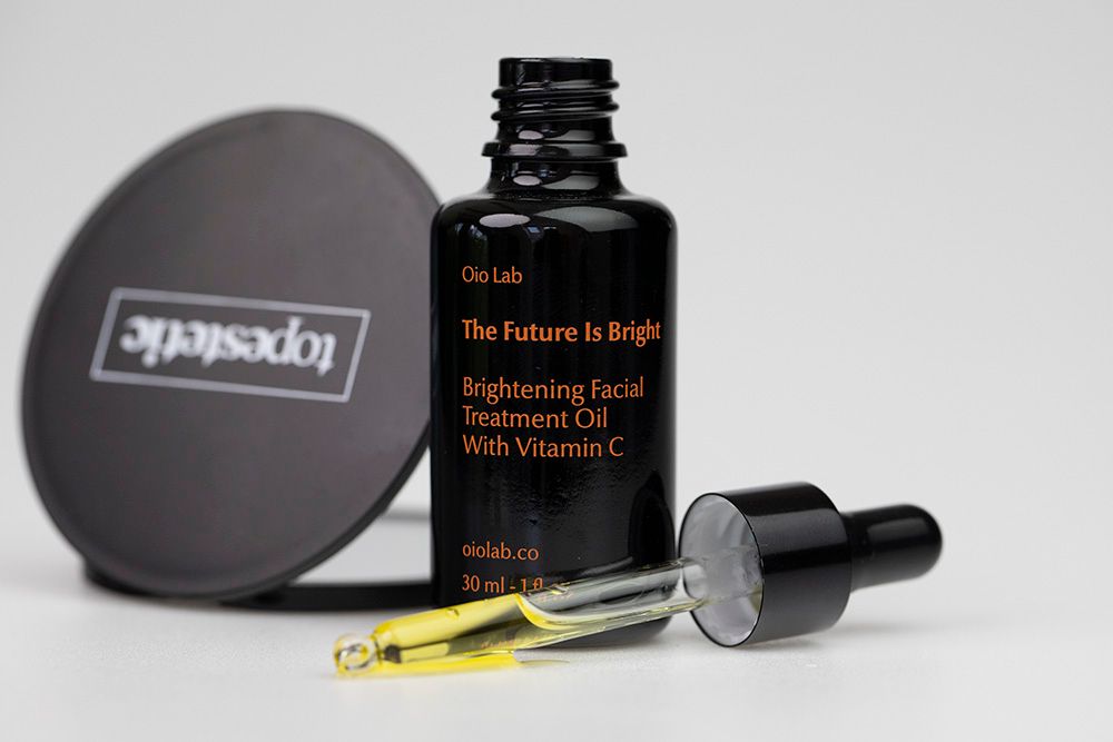 Oio Lab The Future Is Bright + 7 Moments ZESTAW Kuracja rozjaśniająca z witaminą C do twarzy 30 ml + Botaniczna kuracja wygładzająca 30 ml