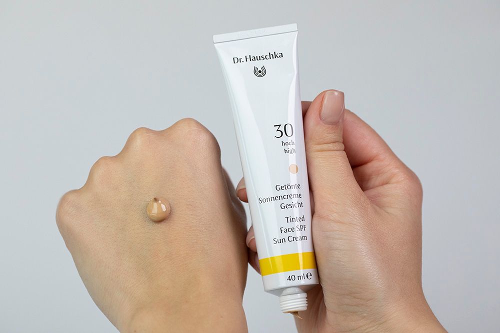 Dr Hauschka Favorite Set ZESTAW Krem tonujący do twarzy 40 ml + Krem regenerujący pod oczy 15 ml