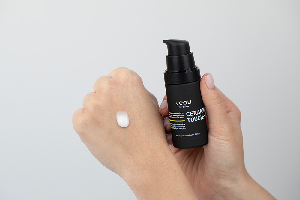 Veoli Botanica Ceramide Touch Nawilżająco-regenerujące serum w lekkiej odsłonie 30 ml
