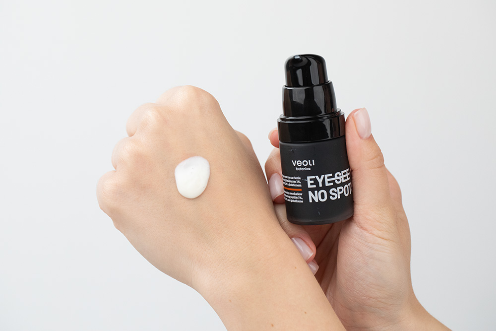 Veoli Botanica Eye See No Spots Rozjaśniająco-nawilżające serum na cienie pod oczy i na powieki 15 ml
