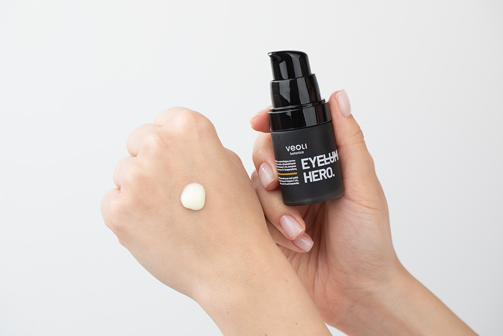 Veoli Botanica Eyeluminate Hero Energetyzująco-rozświetlające serum pod oczy i na powieki 15 ml