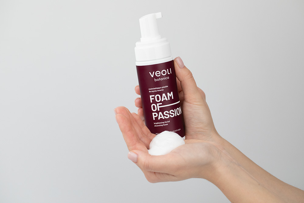 Veoli Botanica Foam of Passion Rozświetlajca pianka do mycia twarzy 150 ml