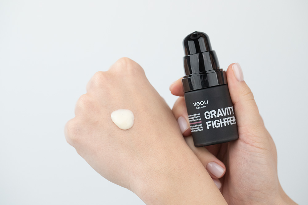 Veoli Botanica Gravity Fighter Napinająco-odmładzające serum pod oczy i na powieki 15 ml