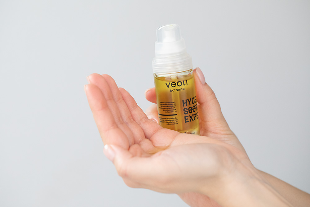 Veoli Botanica Hydra Soothing Expert Nawadniajaco-łagodzące multi-molekularne serum do twarzy 30 ml