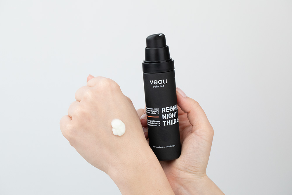 Veoli Botanica Redness Night Therapy Kojąco-rozświetlająca maska nocna na naczynka 50 ml