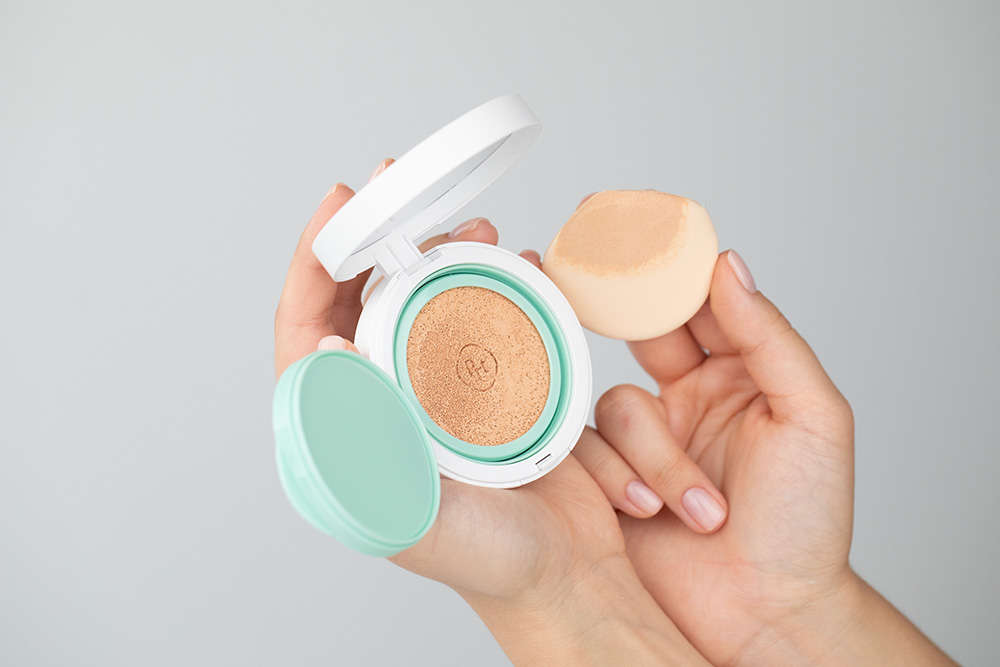 Purito Seoul Wonder Releaf Centella BB Cushion Kompaktowy regenerujący krem BB (kolor 13 Neutral Ivory) 2x 15 g