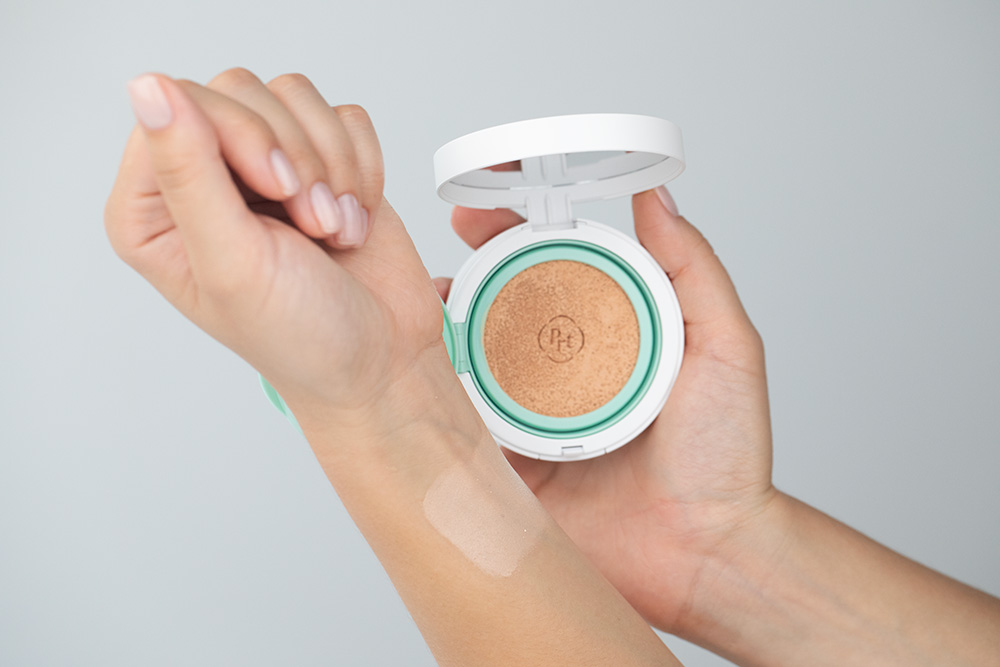 Purito Seoul Wonder Releaf Centella BB Cushion Kompaktowy regenerujący krem BB (kolor 13 Neutral Ivory) 2x 15 g