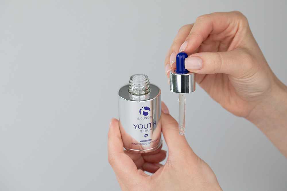 iS Clinical Youth Serum Serum przeciwzmarszczkowe regenerujące i wygładzające 30 ml