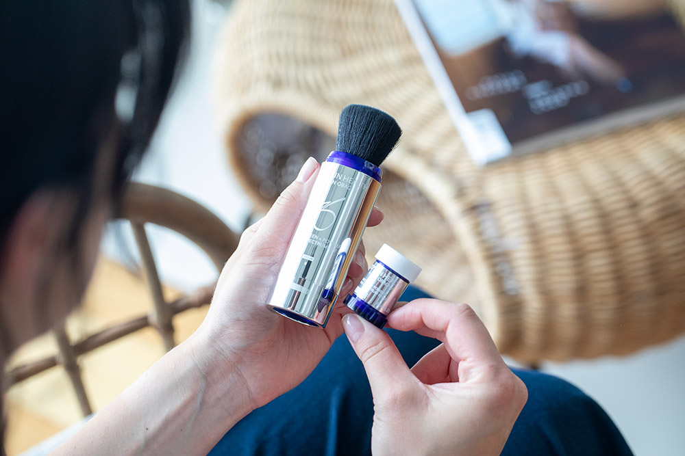 ZO Skin Health Sunscreen + Powder SPF 30 Puder mineralny z filtrem o szerokim spektrum ochrony (kolor Light) 3 g