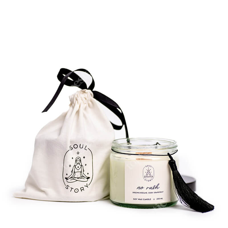 Soul Story No Rush Wood Candle Świeca sojowa z drewnianym knotem - zapach drzewa różanego, cedru i grapefruita 230 ml