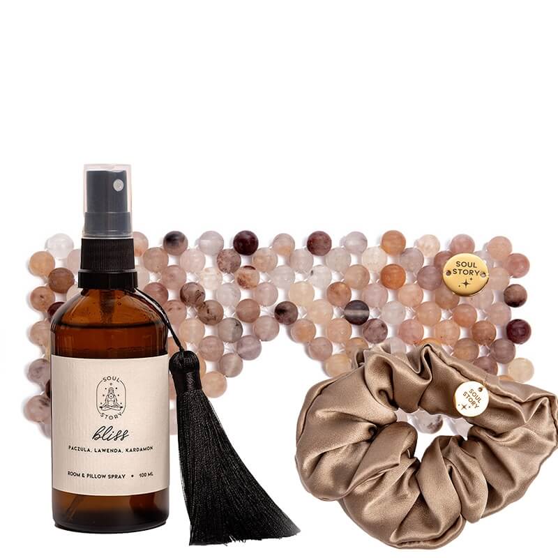 Soul Story Take Your Time ZESTAW Mgiełka zapachowa 100 ml + Jedwabna gumka do włosów 1 szt + Maska na oczy z kamieni jadeitowych 1 szt