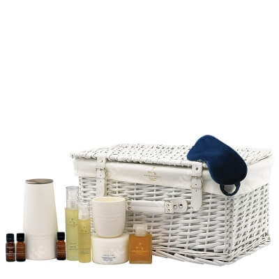 Aromatherapy Associates Ultimate Wellbeing Hamper ZESTAW Atomizer 1 szt + Olejek do kąpieli 55 ml + Mgiełka 50 ml + Balsam 200 ml + Olejek do ciała 100 ml + Świeca 1 szt + 3x Olejek 10 ml