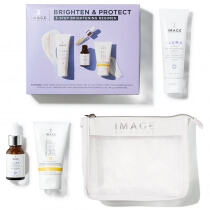Image Skincare Brightening and Protect Travel Kit ZESTAW Łagodny żel oczyszczający 46 g + Beztłuszczowe serum rozjaśniające i łagodzące zaczerwienienia 15 ml + Lekki krem 43 g + Kosmetyczka